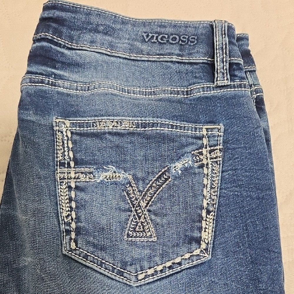 Vigoss Blue Jeans with Intricate Stitching and Faded Wash